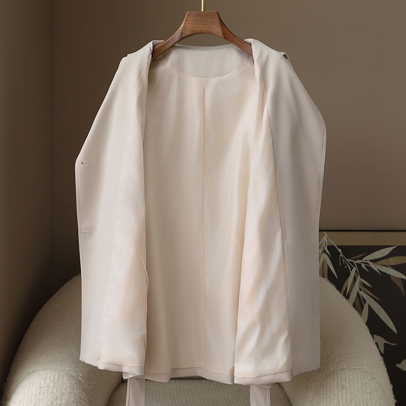 P trench coat