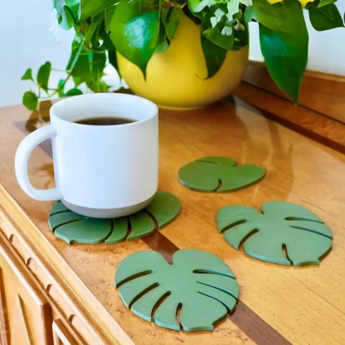 P magnet coaster ornament