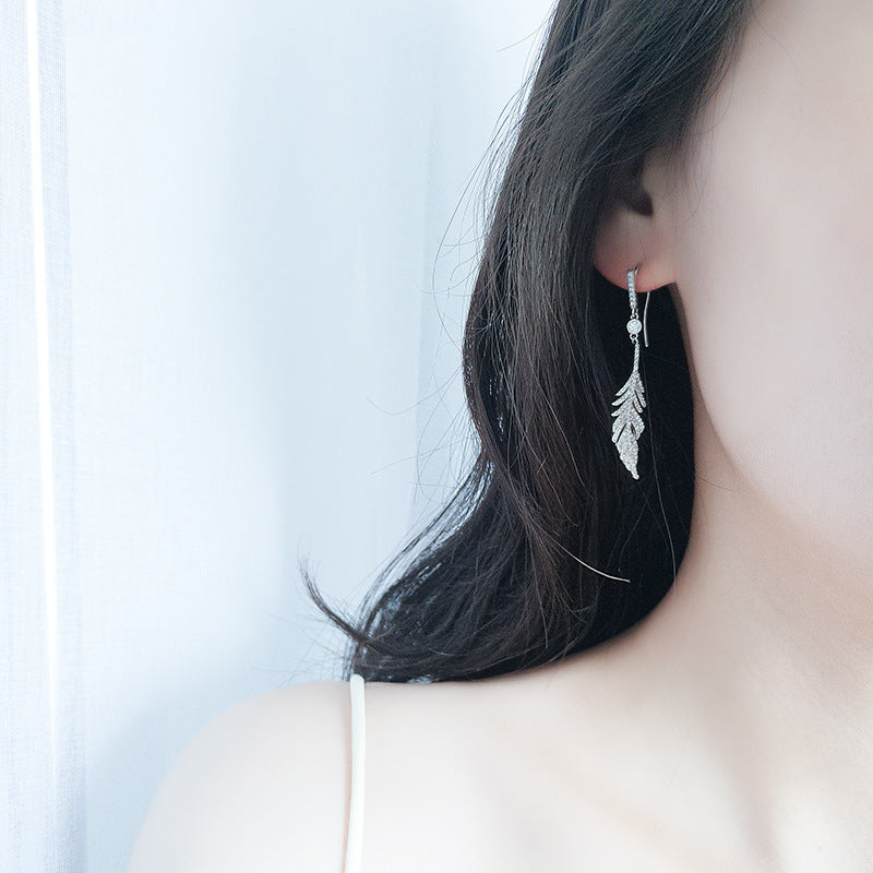 A sterling silver s925 full diamond feather earrings