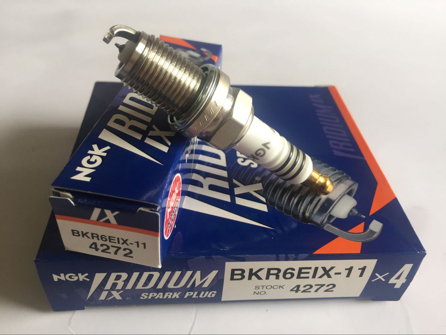 A NGK Iridium Spark Plug BKR6EIX-11 4272 for Volkswagen Bora Suiteng Buick Excelle Haval H3H5