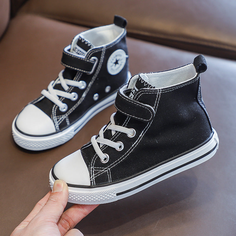 A children's canvas shoes