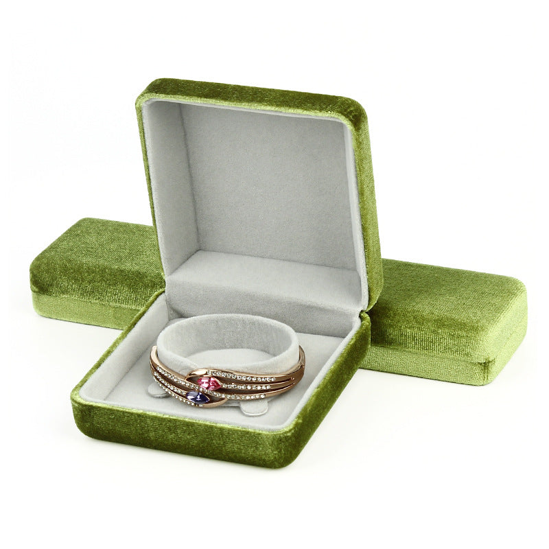 A iron embryo flannel jewelry box
