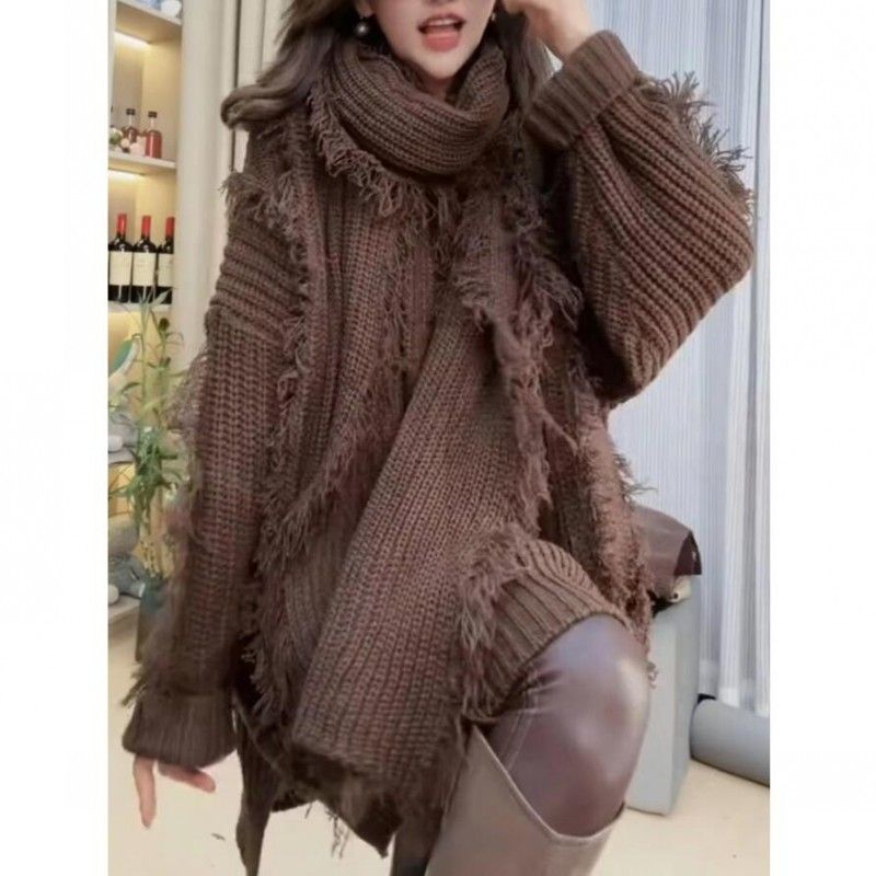 P fringed sweater scarf set