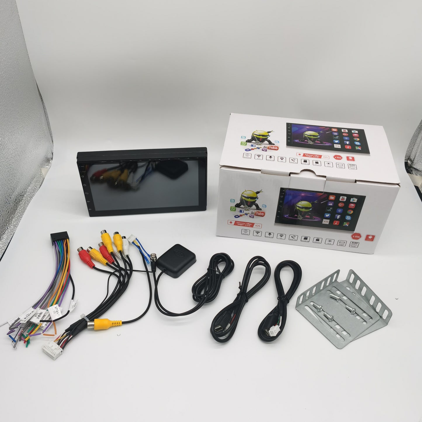 A 7-inch In-Car Central Navigation 2.5D Screen Bluetooth Radio All-in-One System