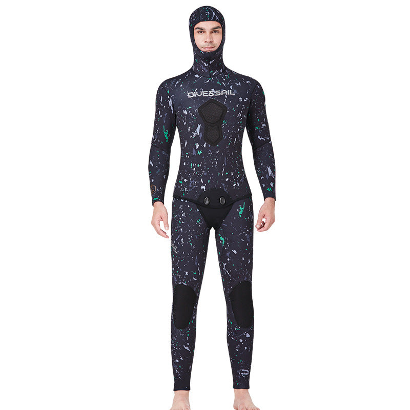 A 7MM wetsuit surf suit