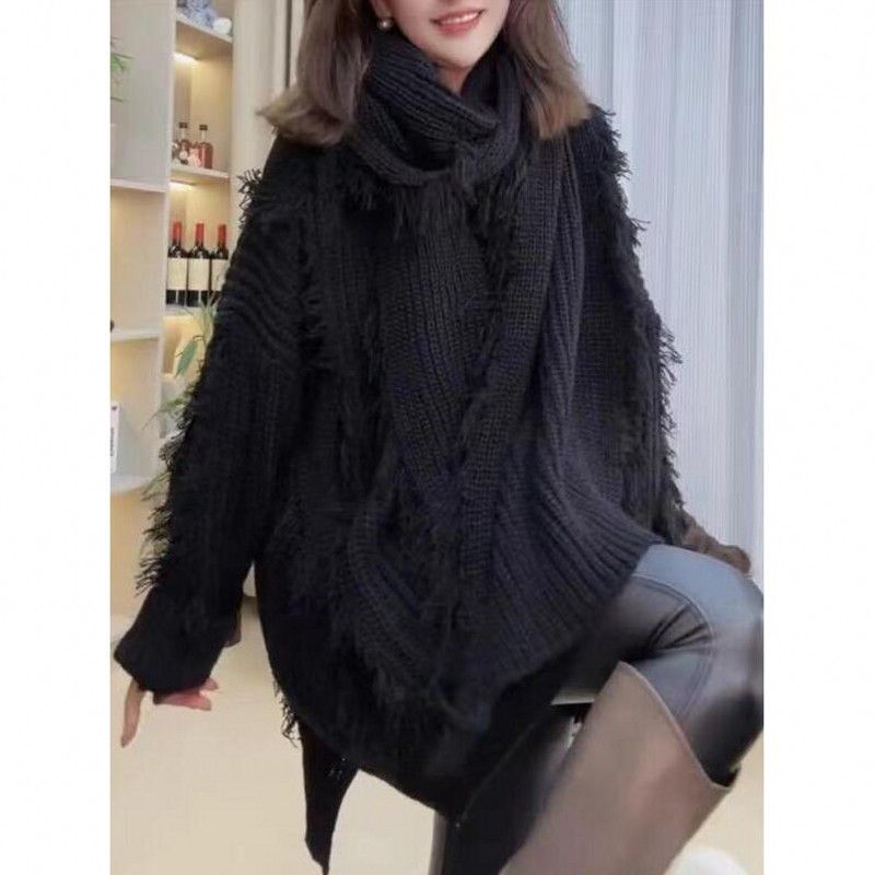 P fringed sweater scarf set