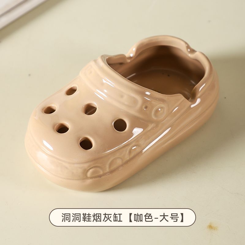 P ceramic ashtray