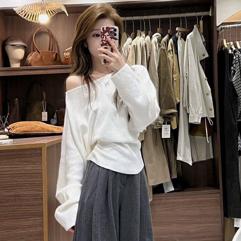 P French retro red slanted shoulder long-sleeved knitted bottoming shirt women's autumn and winter off-the-shoulder collarbone sweater with a beautiful top inside