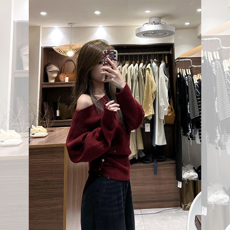 P French retro red slanted shoulder long-sleeved knitted bottoming shirt women's autumn and winter off-the-shoulder collarbone sweater with a beautiful top inside