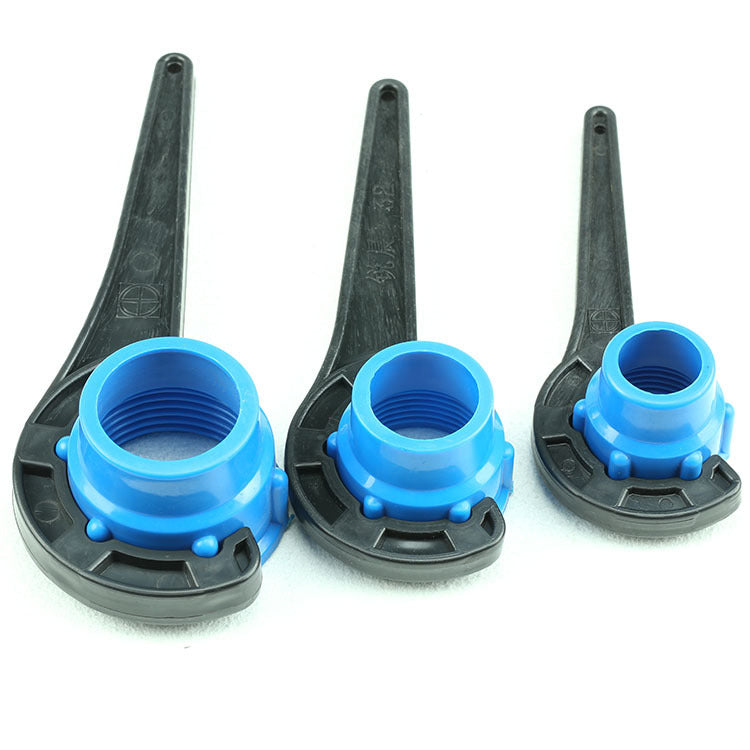 A PE quick connection pipe fittings lock, nut quick connection three-way straight elbow pipe fittings and other special wrenches