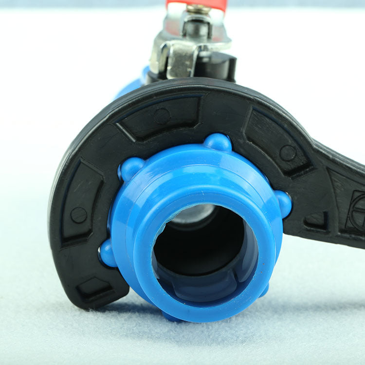 A PE quick connection pipe fittings lock, nut quick connection three-way straight elbow pipe fittings and other special wrenches
