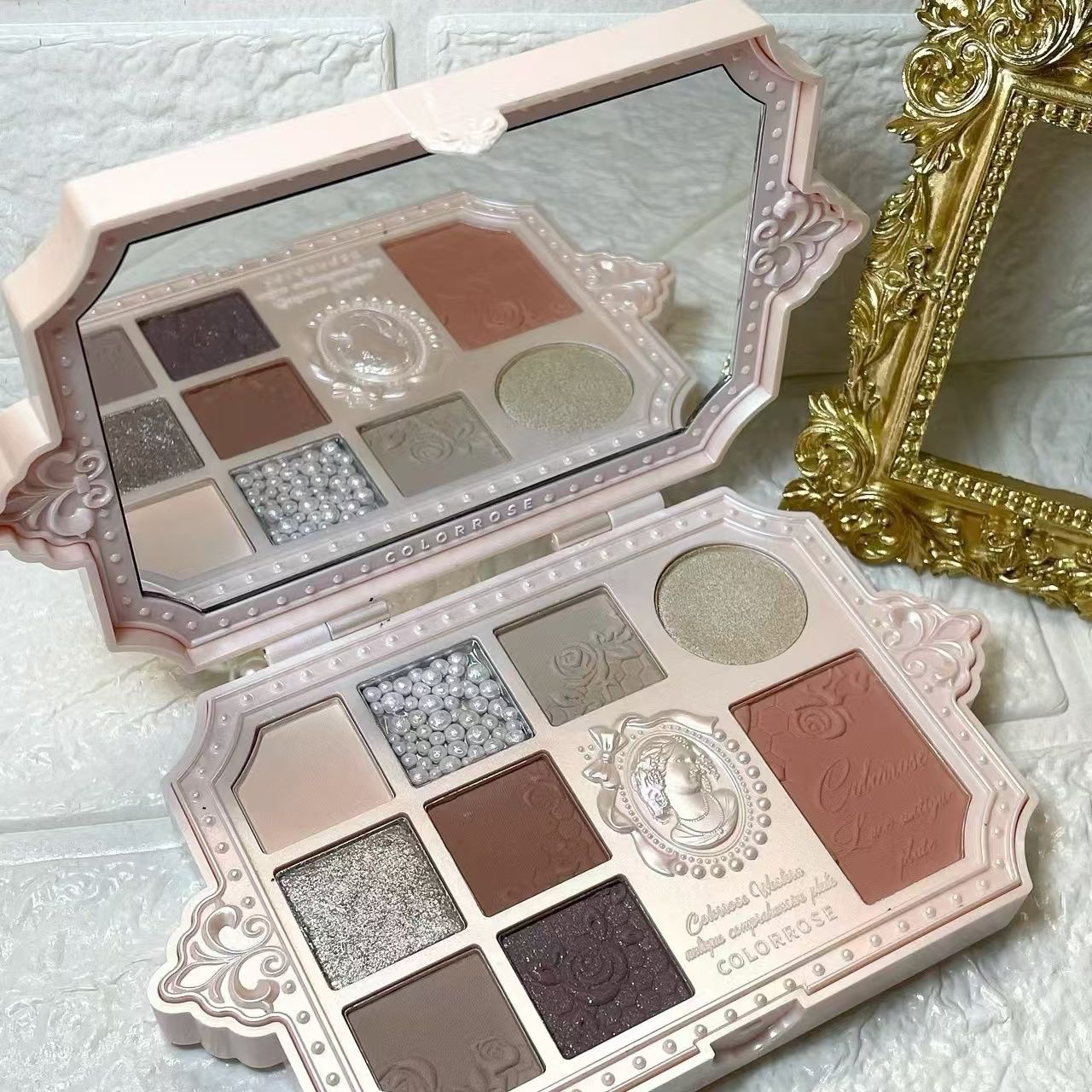 P eyeshadow disc makeup