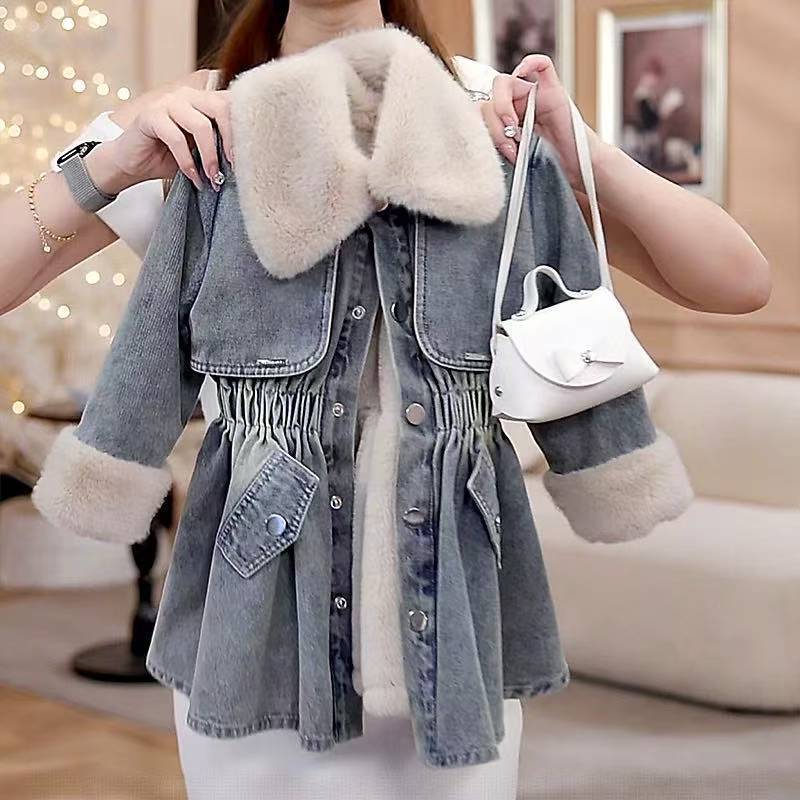 A mid-length denim jacket for children and teenagers