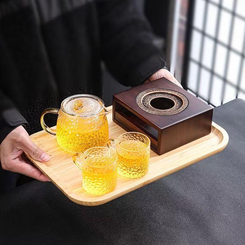 P The base of the tea stove is heated and kept warm