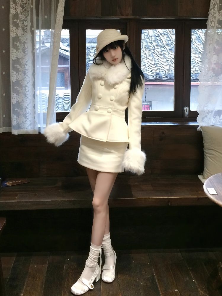 A short skirt top set