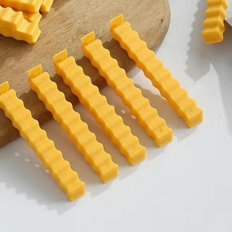 P Magnetic storage box sealing clip