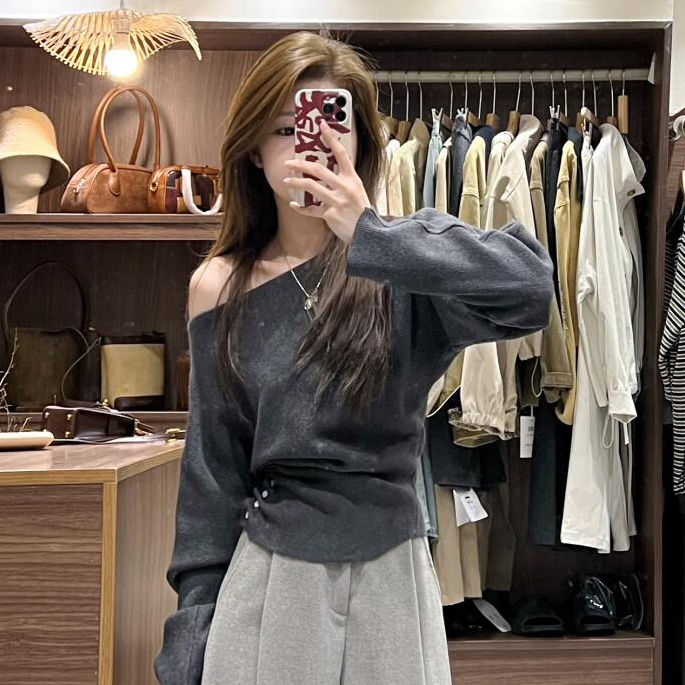 P French retro red slanted shoulder long-sleeved knitted bottoming shirt women's autumn and winter off-the-shoulder collarbone sweater with a beautiful top inside