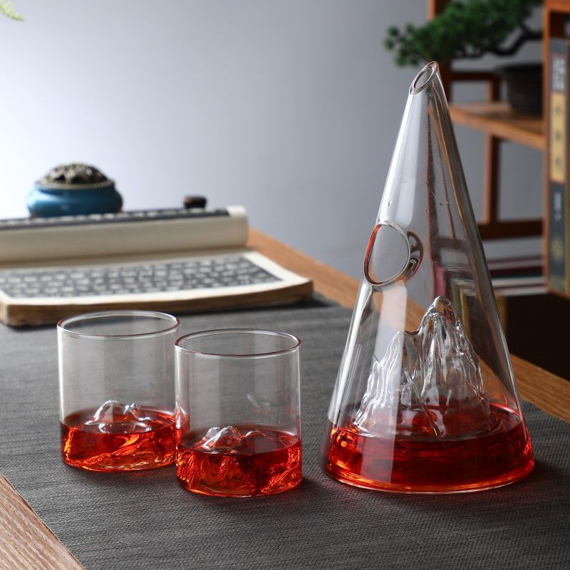 Pyramid wine decanter, mountain peaks, waterfalls, red wine dispenser, creative and minimalist wine pouring device, glass wine pot - Mixbatch