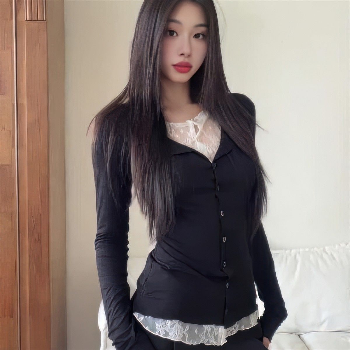 P V-neck long-sleeved lace splicing fake two-piece T-shirt women's early autumn new high-end outer wear beautiful top ins
