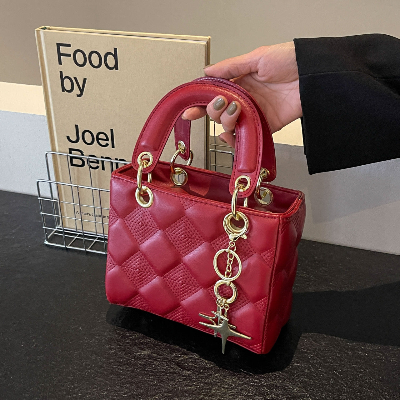 A new simple and fashionable diamond small fragrant wind handbag messenger bag Princess Diana bag wholesale - Mixbatch