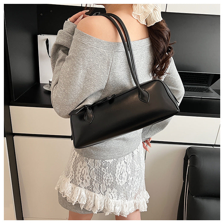 A handbag shoulder bag
