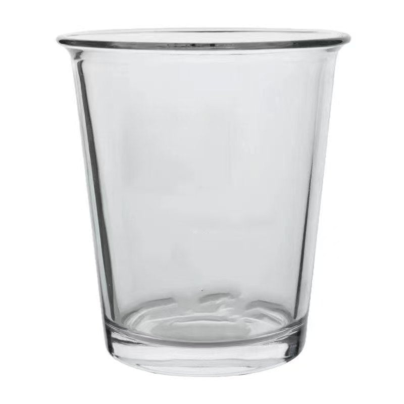 A transparent glass water cup
