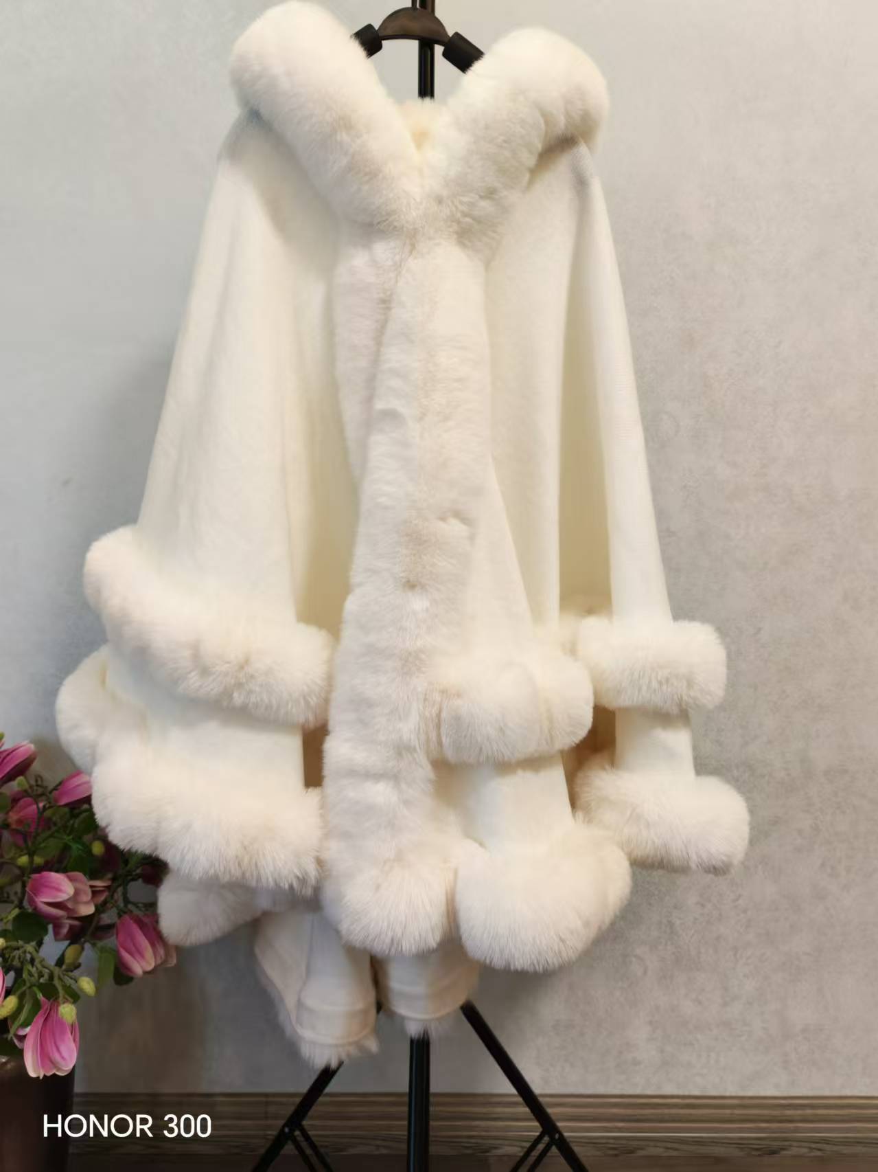A new loose fur collar shawl