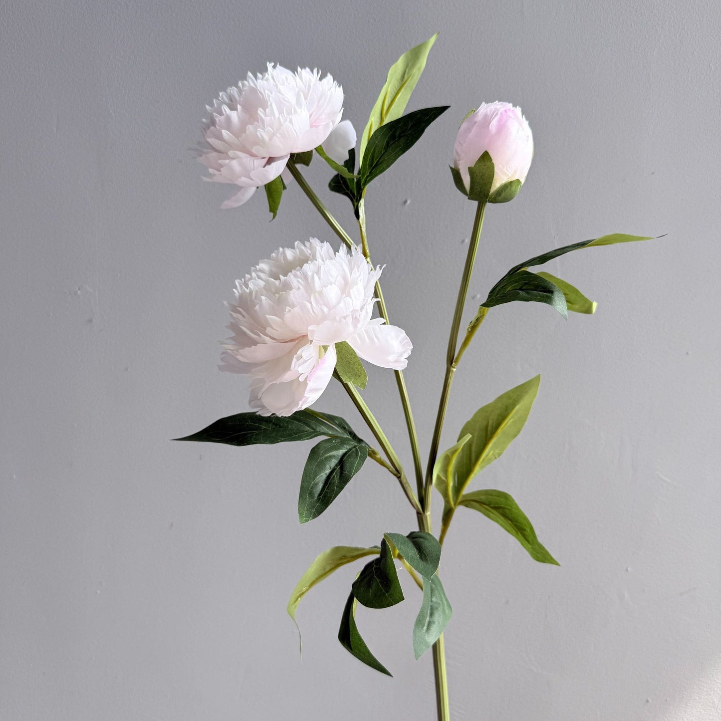 A high-quality simulated three-headed peony, peony home decoration