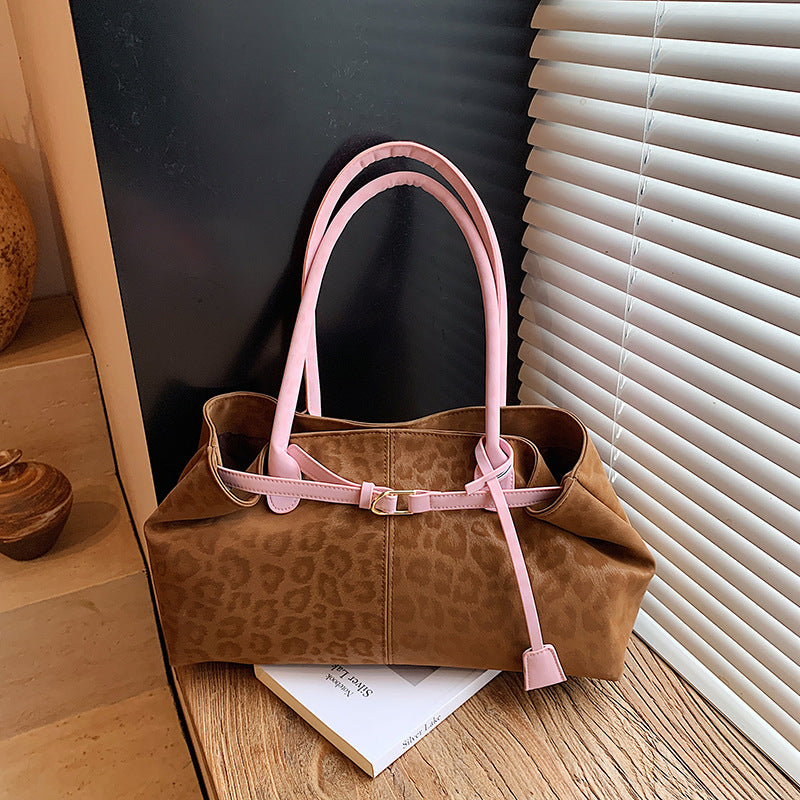 A handbag shoulder messenger bag