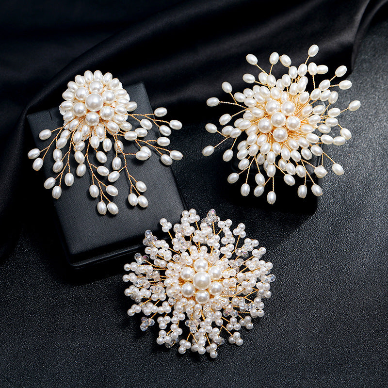 A elegant temperament luxury imitation pearl brooch women's fashion versatile snowflake pin high-end atmospheric corsage coat accessories - Mixbatch