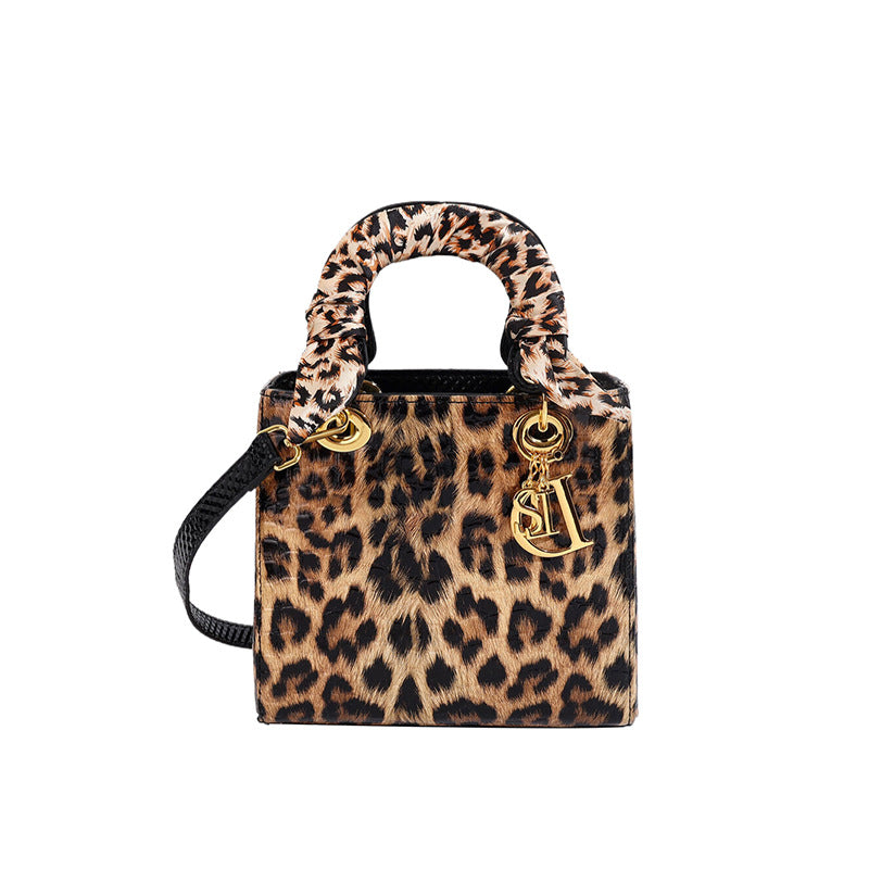 A retro stone pattern Princess Diana bag popular in Europe and America, leopard print handheld women's bag texture versatile single shoulder messenger bag foreign trade