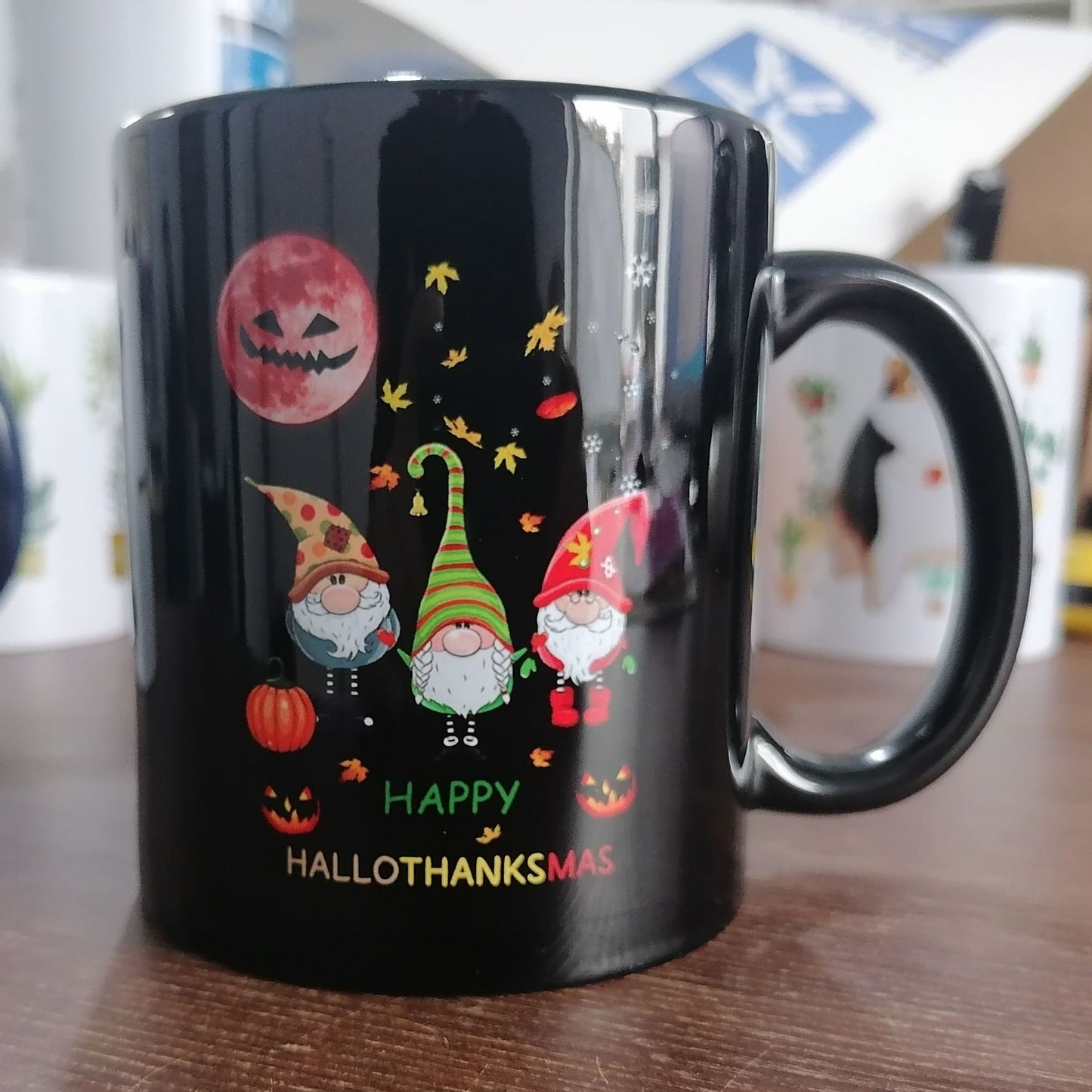 A creative coated ceramic cup color-changing water cup custom LOGO heat transfer mug