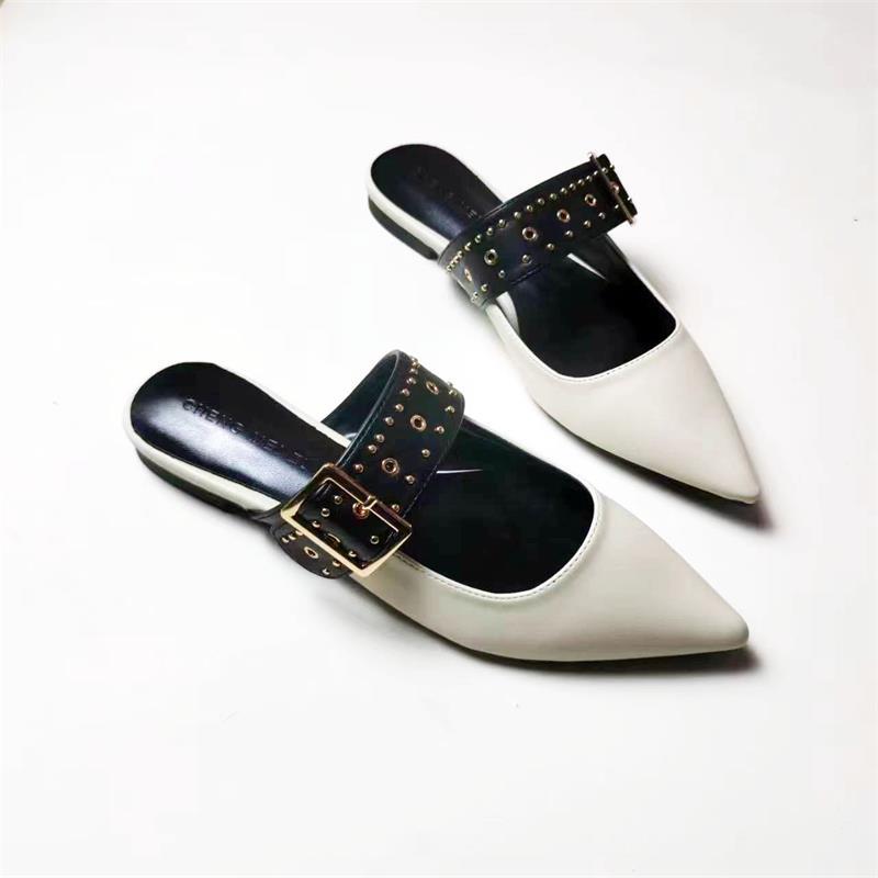 A women's temperament pointed slippers summer sandals