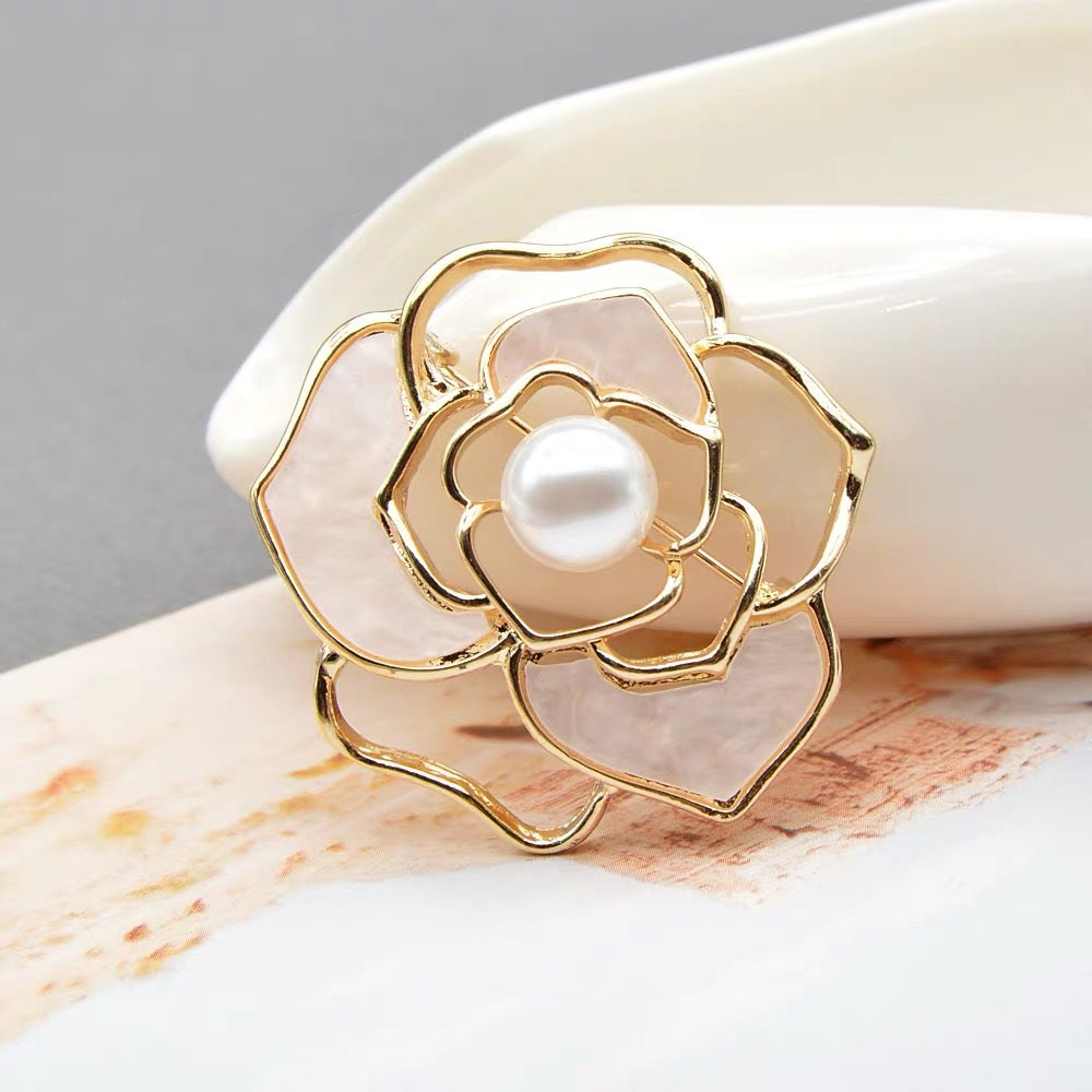 A high-end camellia brooch high-end sense niche pearl pin women's suit small fragrant corsage accessories wholesale jewelry - Mixbatch