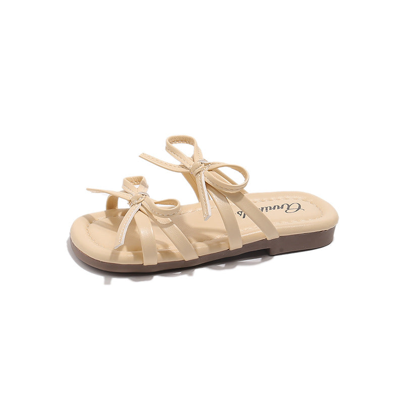 A children's open-toed slippers