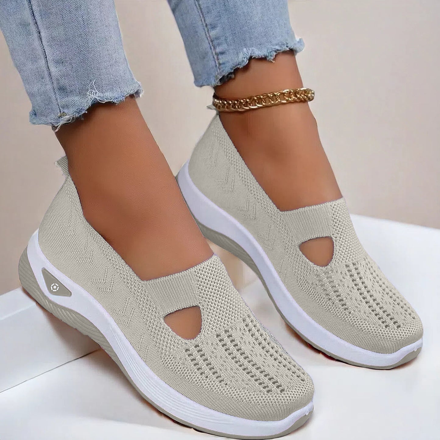 A Breathable shoes for summer