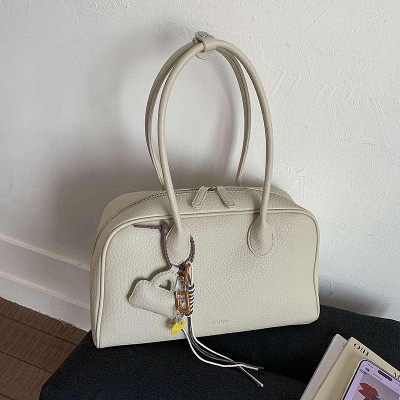 A handbag shoulder bag