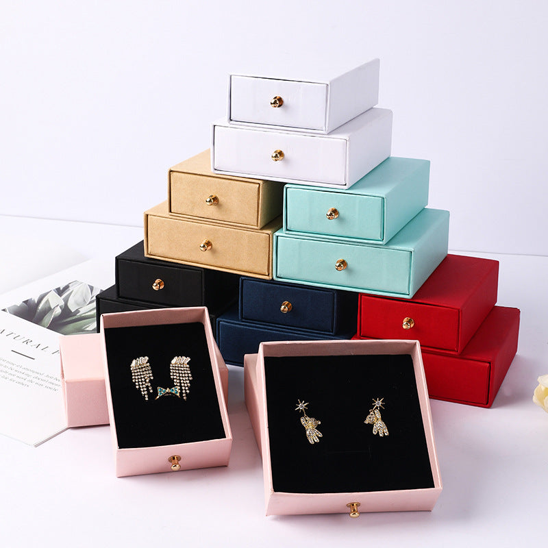 A Customized LOGO jewelry box