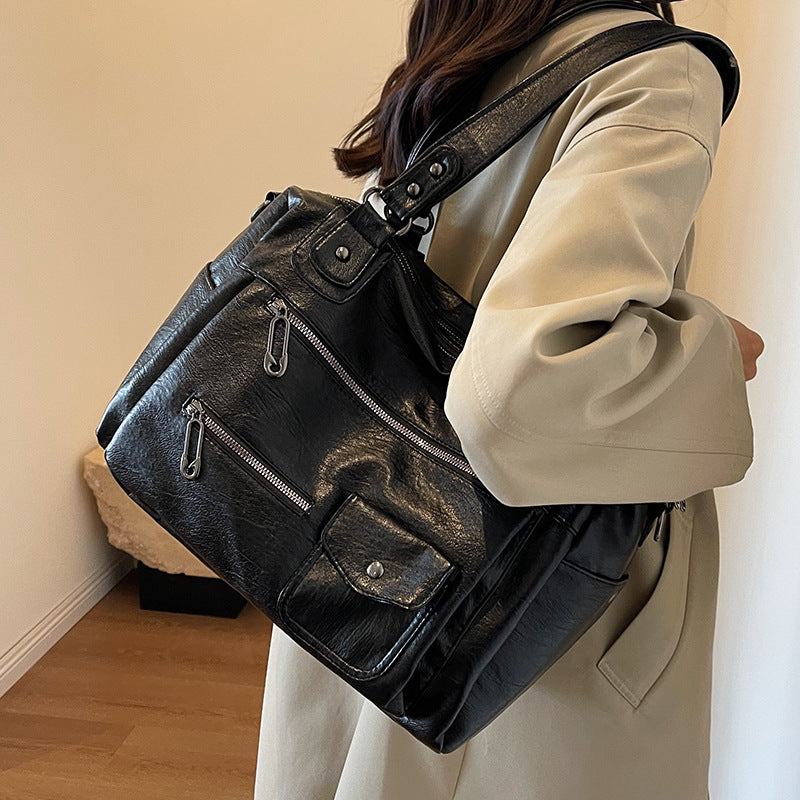 A handbag shoulder bag