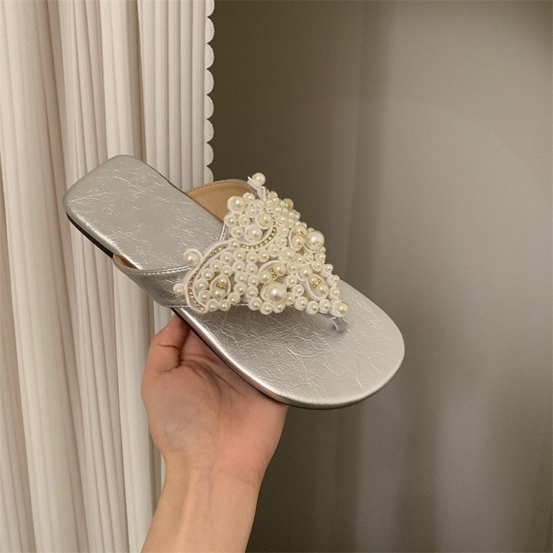 A summer slippers lady sandals beach shoes