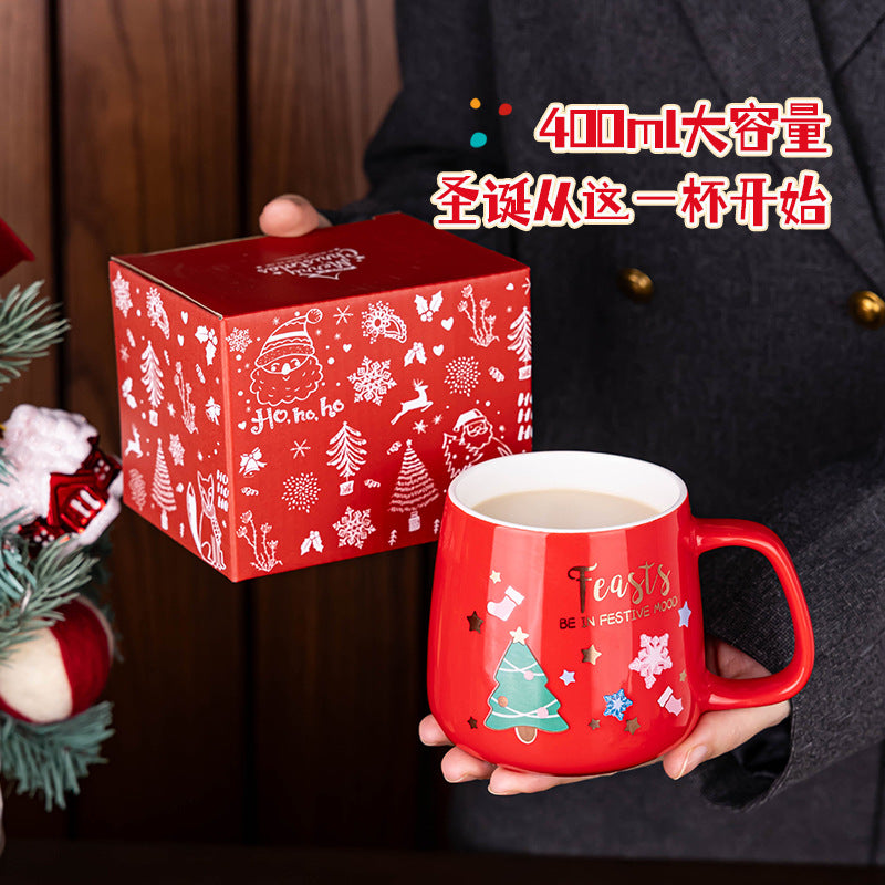 A Christmas mug creative cute card