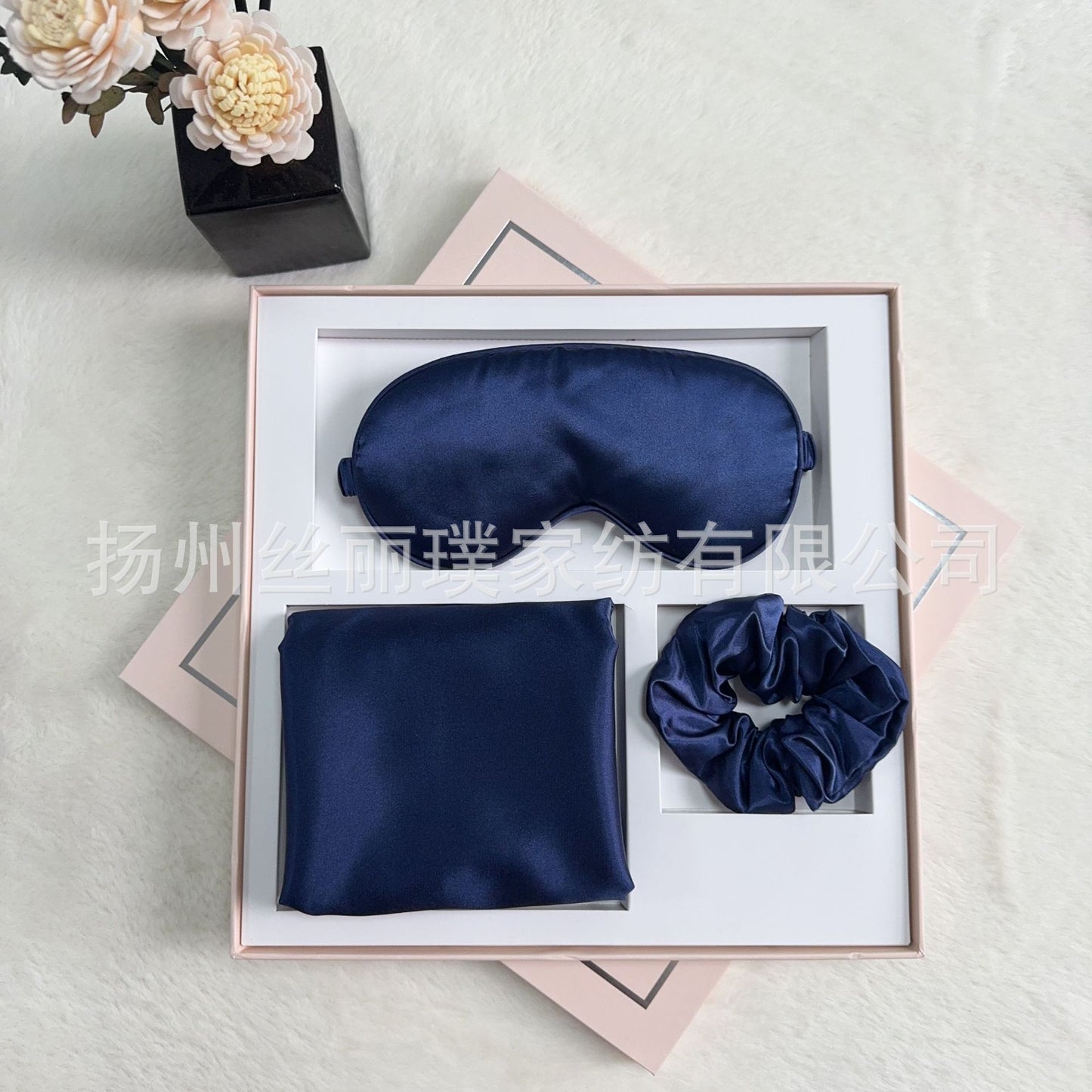 A blindfold hair band pillowcase three-piece gift box