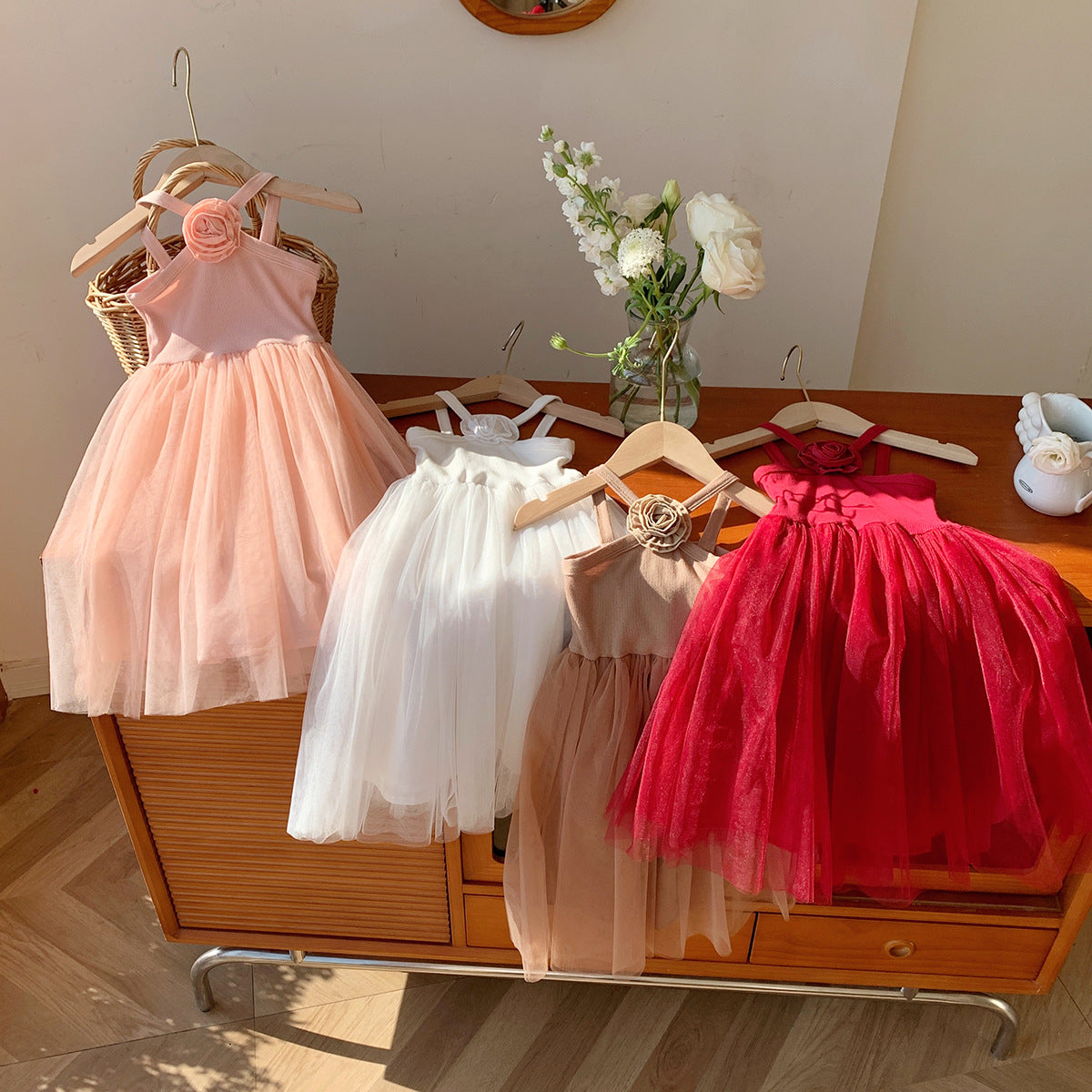 A summer new French rose suspender girls dress sweet foreign mesh princess dress beach dress
