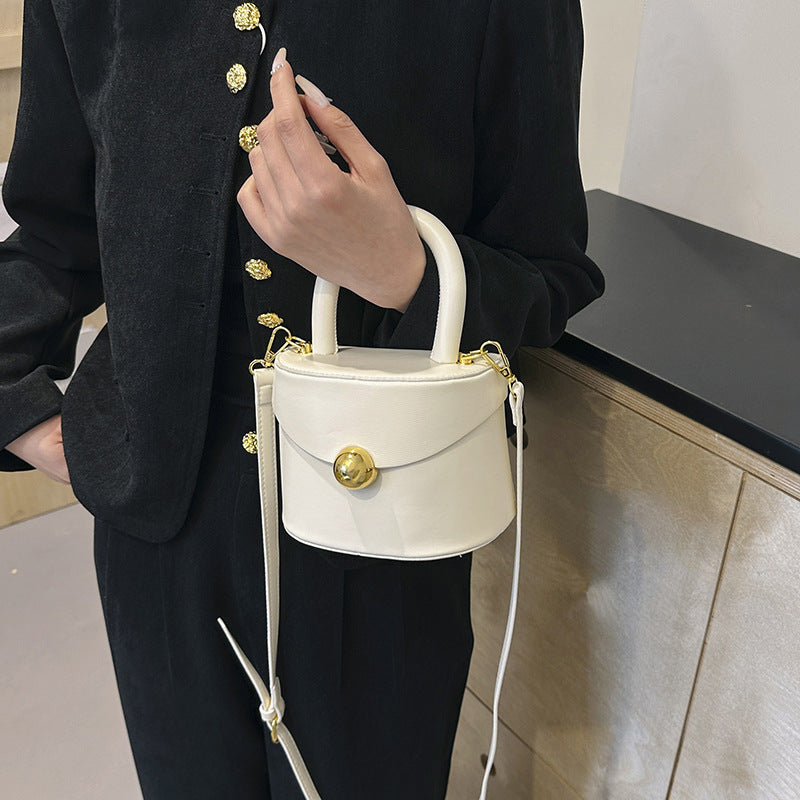 A new high-end fashion shoulder messenger bag, foreign style versatile bucket bag