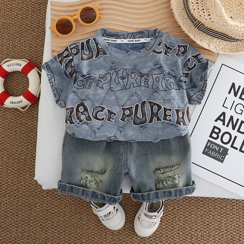A children's short-sleeved shorts set