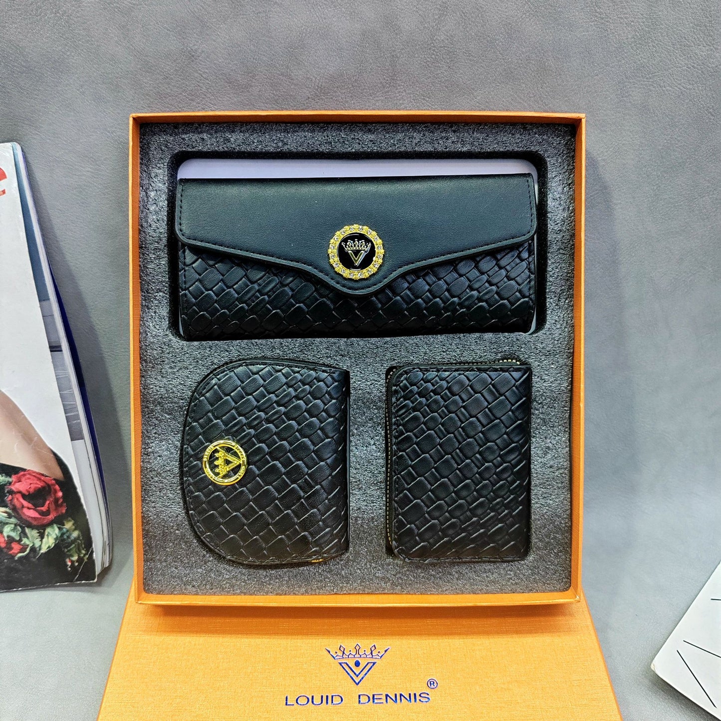 A new three-piece gift box with wallet card bag set.