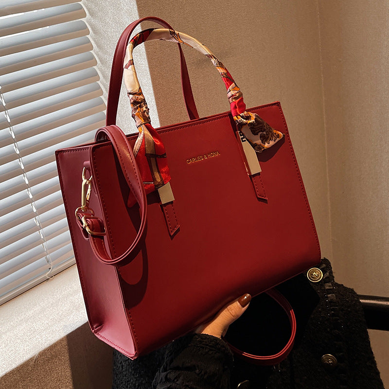 A handbag shoulder bag