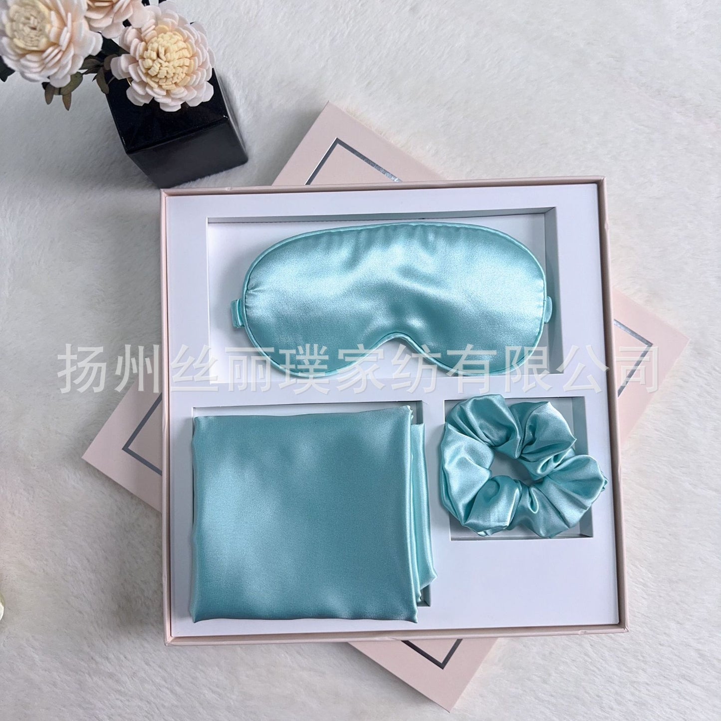 A blindfold hair band pillowcase three-piece gift box
