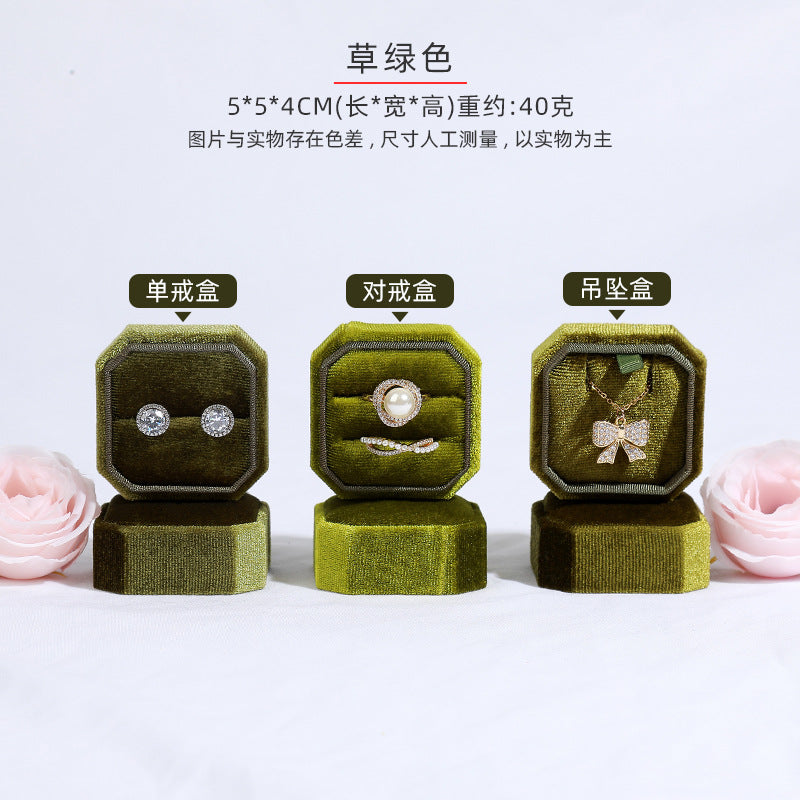 A Velvet stud earrings pendant box