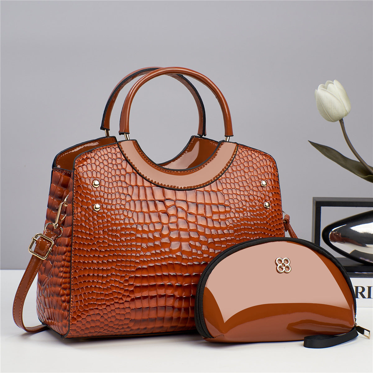 A stylish alligator pattern large capacity handbag